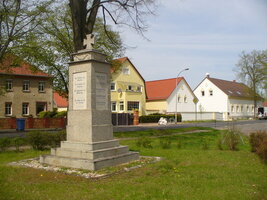 Alt Glasow   Kriegesdenkmal Old Glasow   War Memorial   geohlippde   35780