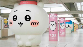 Giant Chiikawa plushies 1024x576