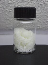 Sodium nitrite crystals